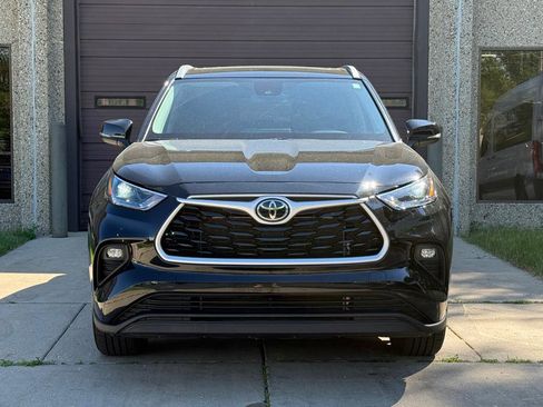 Used 2026 Toyota Highlander XLE AWD/4WD image 2