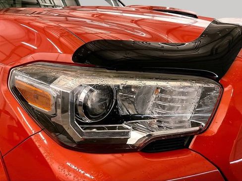 Used 2017 Toyota Tacoma TRD Sport w/ Tow Package (A/T) AWD/4WD image 27