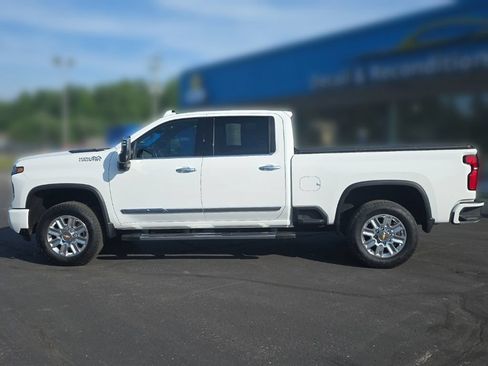 Used 2025 Chevrolet Silverado 2500 High Country w/ High Country Premium Package AWD/4WD image 3
