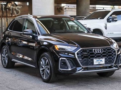 Used 2022 Audi Q5 2.0T Premium w/ Convenience Package image 3