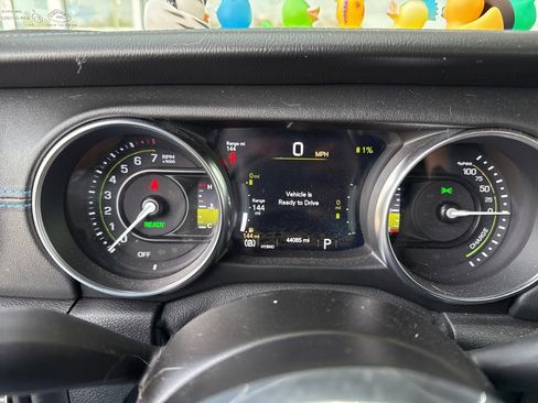 Used 2021 Jeep Wrangler Unlimited Rubicon 4xe image 4