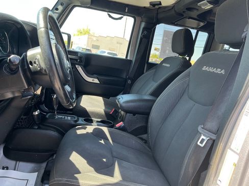 Used 2018 Jeep Wrangler Unlimited Sahara w/ Connectivity Group AWD/4WD image 22