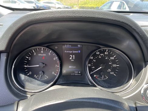 Used 2020 Nissan Rogue SV FWD image 18