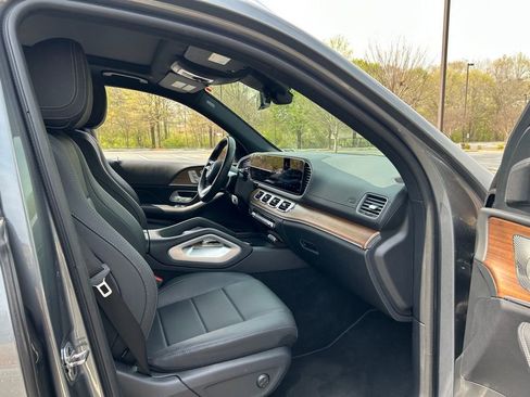 Used 2025 Mercedes-Benz GLS 450 4MATIC image 41