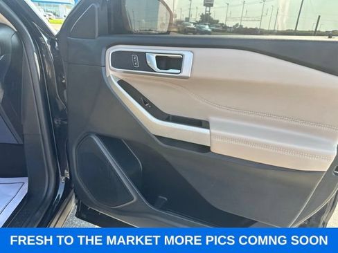 Used 2022 Ford Explorer XLT w/ Equipment Group 202A AWD/4WD image 12