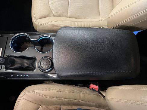 Used 2016 Ford Explorer Limited image 22