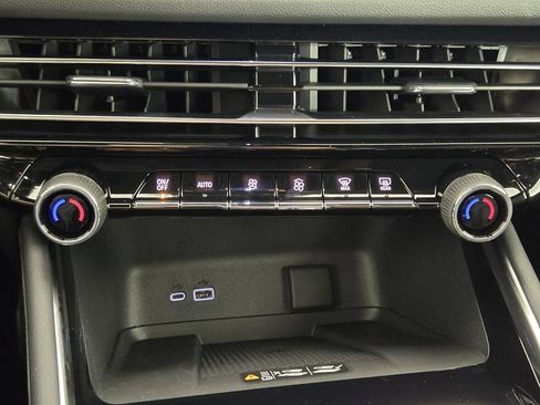 New 2026 Chevrolet Traverse Z71 w/ Driver Confidence Package AWD/4WD image 19
