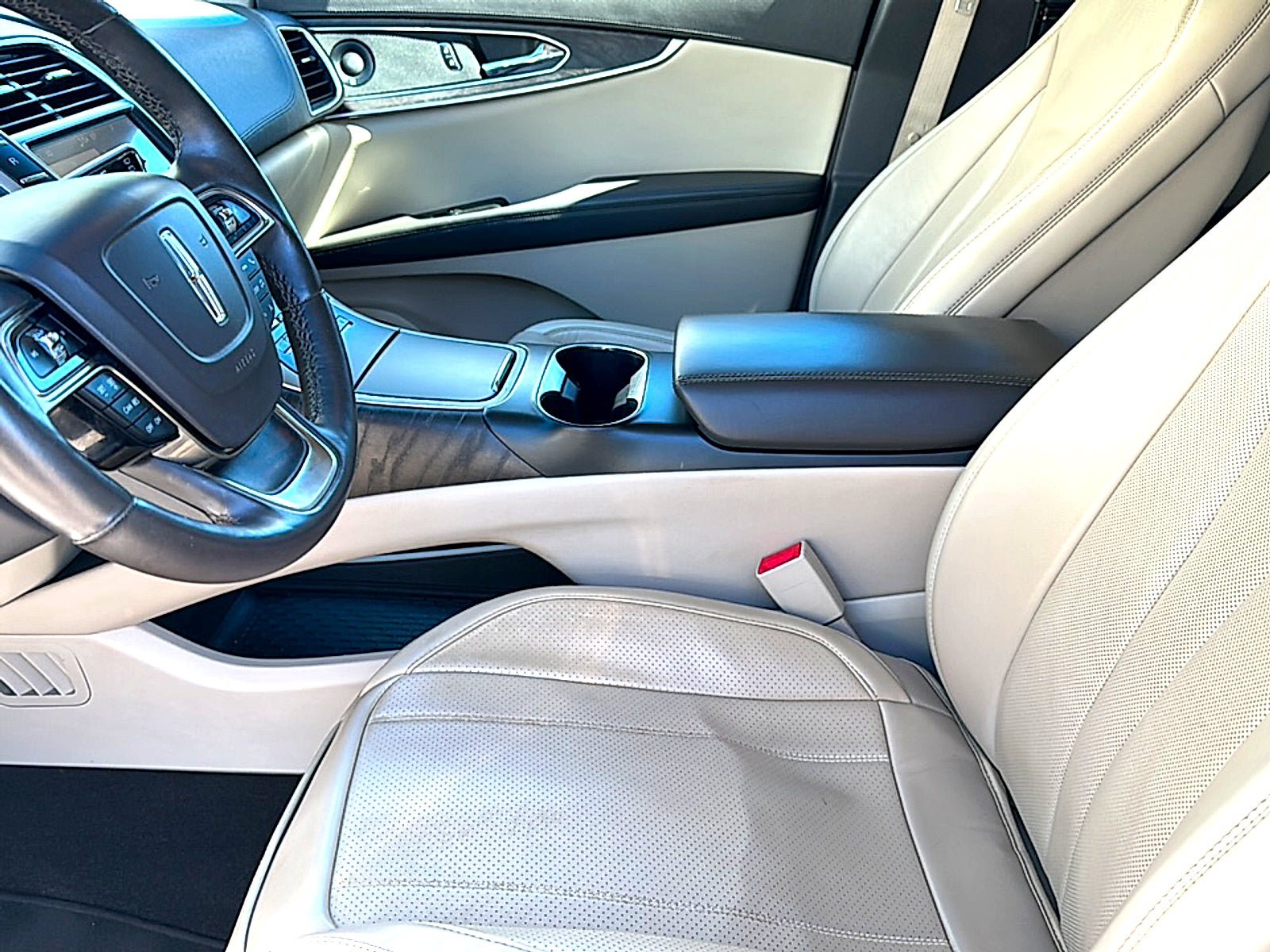 Used 2020 Lincoln Nautilus Reserve FWD image 6