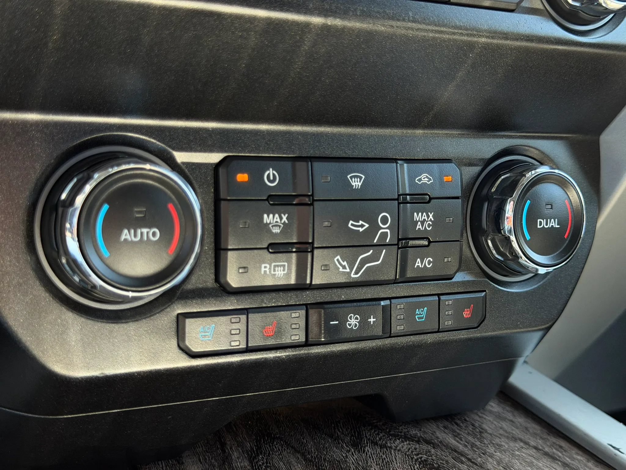 Used 2019 Ford F250 Lariat w/ Lariat Ultimate Package AWD/4WD image 33