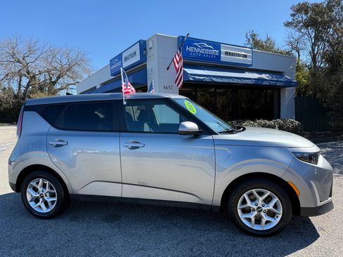 Used 2024 Kia Soul LX w/ Option Group 015 FWD image 12