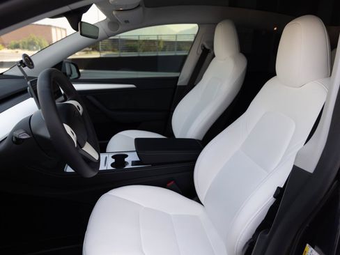 Used 2024 Tesla Model Y Long Range AWD/4WD image 14