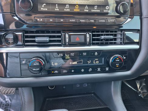 Certified 2025 Nissan Pathfinder SL FWD image 28