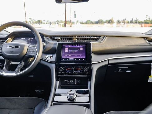 New 2025 Jeep Grand Cherokee L Altitude image 13