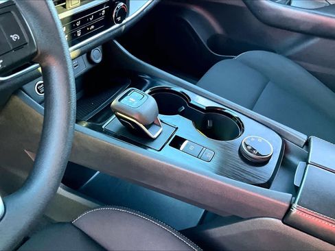 Used 2023 Nissan Rogue S image 15