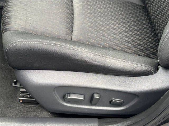 Used 2018 Nissan Rogue SV FWD image 13