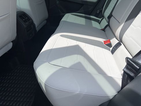 New 2025 Volkswagen Taos SE image 15