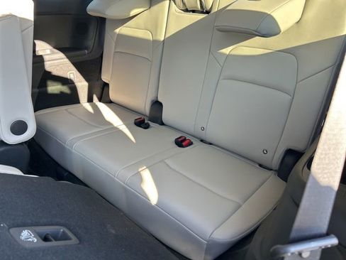 Used 2023 Nissan Pathfinder SL w/ SL Premium Package AWD/4WD image 6