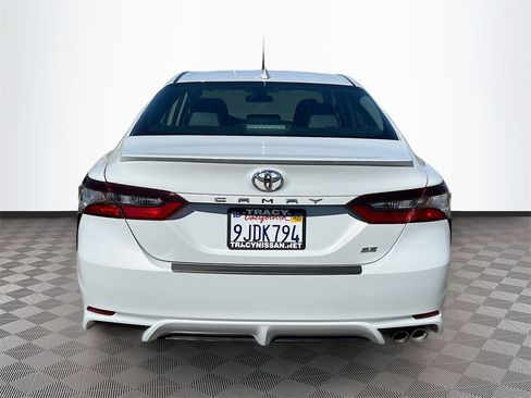 Used 2024 Toyota Camry SE image 6
