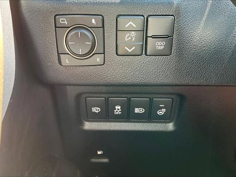 Used 2021 Lexus GX 460 Premium w/ Premium Plus Package image 34