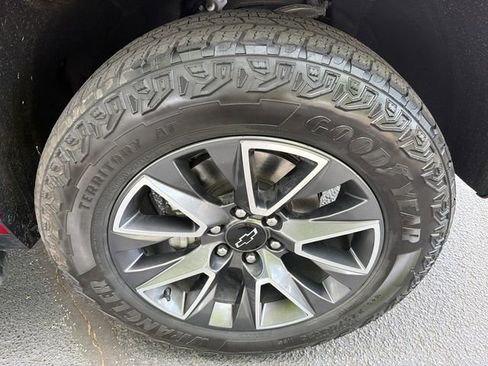 Used 2024 Chevrolet Tahoe Z71 w/ Luxury Package AWD/4WD image 12