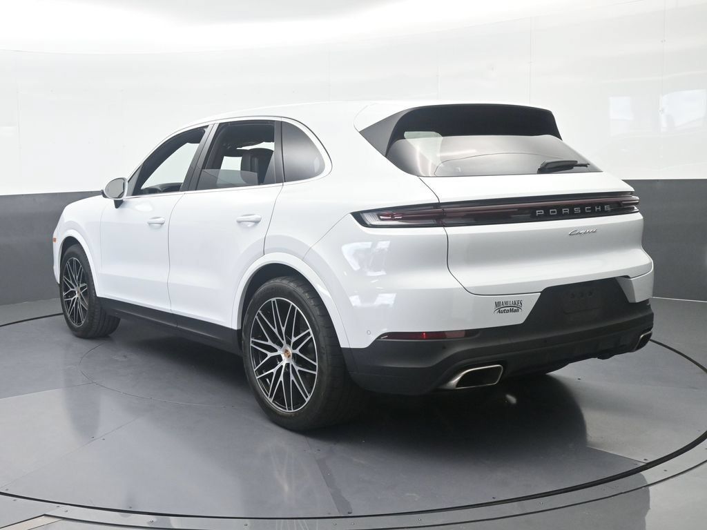 Used 2025 Porsche Cayenne AWD/4WD image 4