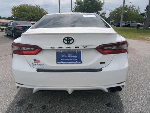 Used 2022 Toyota Camry SE FWD image 6