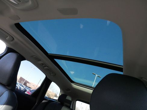 Used 2025 Volvo XC60 B5 Plus image 30