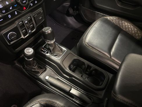 Used 2021 Jeep Gladiator Overland image 30