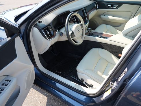 Used 2021 Volvo S60 T5 Momentum AWD/4WD image 13