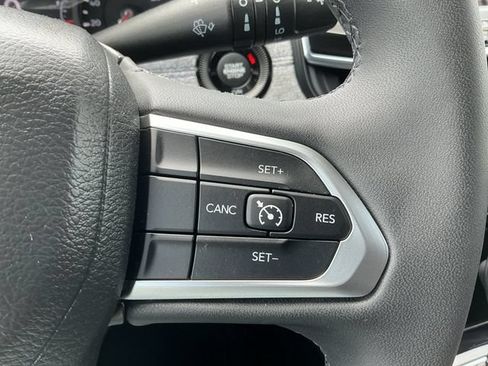 Used 2023 Jeep Compass Latitude AWD/4WD image 16