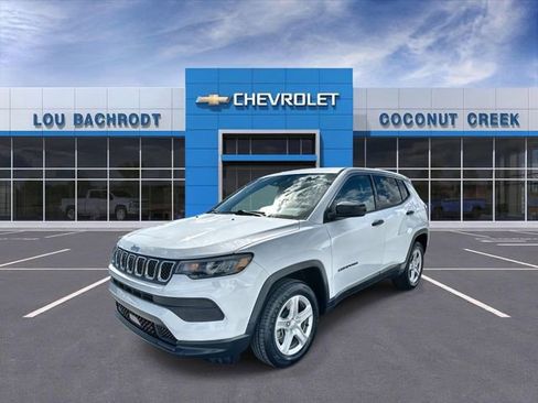 Used 2023 Jeep Compass Sport image 4