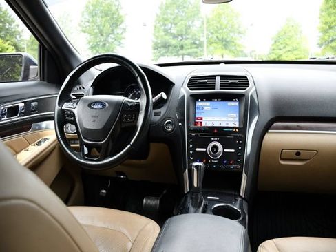 Used 2017 Ford Explorer Limited w/ Equipment Group 301A AWD/4WD image 22