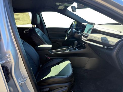 New 2026 Jeep Compass Latitude image 15