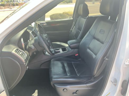 Used 2018 Jeep Grand Cherokee Overland RWD image 14