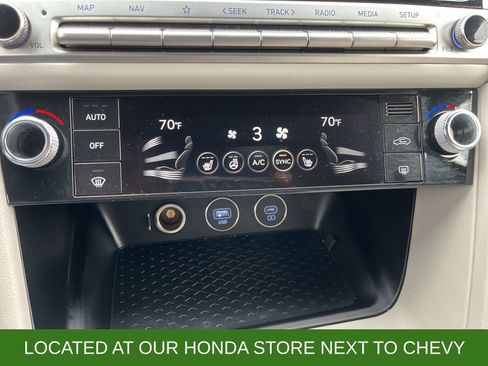 Used 2024 Genesis G70 2.5T image 17