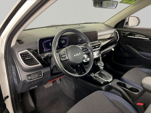 Used 2025 Kia Seltos S AWD/4WD image 17