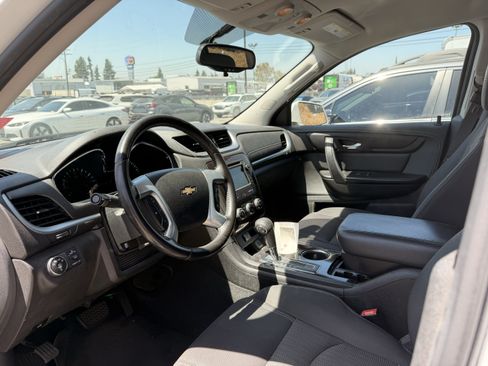 Used 2017 Chevrolet Traverse LT AWD/4WD image 3