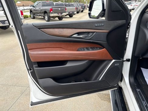 Used 2019 Cadillac Escalade Premium Luxury AWD/4WD image 27
