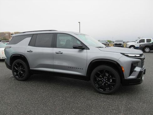 Used 2024 Chevrolet Traverse RS w/ LPO, Floor Liner Package image 2