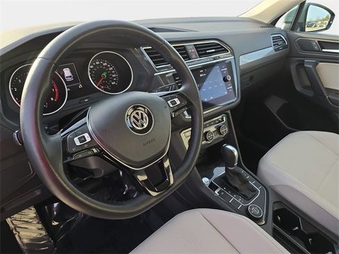 Used 2019 Volkswagen Tiguan SE w/ Panoramic Sunroof Package image 19