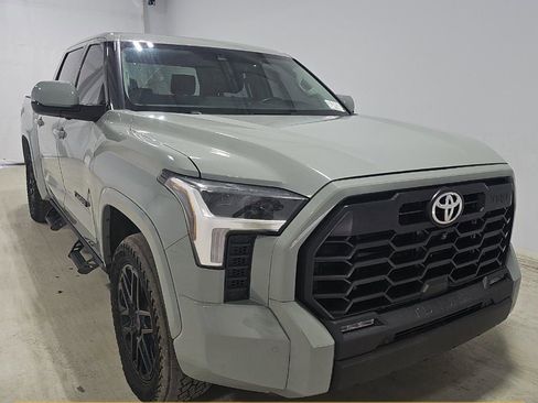 Used 2022 Toyota Tundra SR5 AWD/4WD image 3