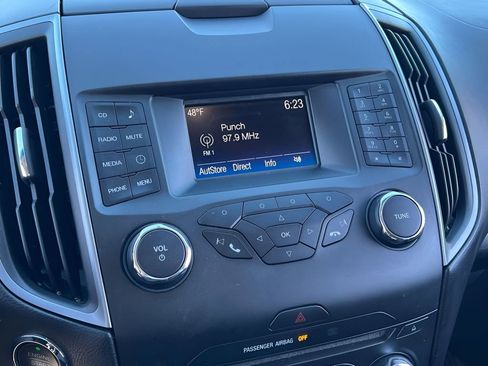 Used 2017 Ford Edge SE image 24