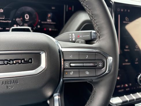 Used 2025 GMC Yukon Denali w/ Denali Reserve Package image 20