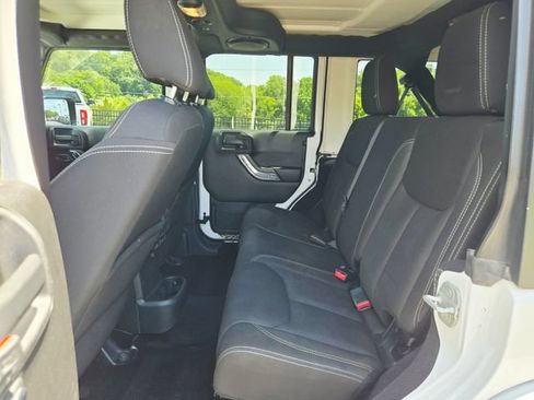 Used 2014 Jeep Wrangler Unlimited Sahara w/ Dual Top Group AWD/4WD image 15