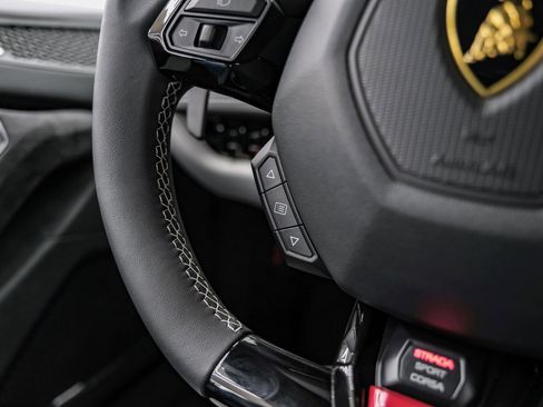 Used 2023 Lamborghini Huracan Tecnica image 21