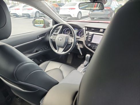 Used 2020 Toyota Camry SE FWD image 14