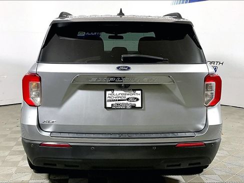 Used 2021 Ford Explorer XLT RWD image 4