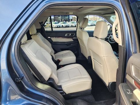 Used 2019 Ford Explorer Platinum image 14