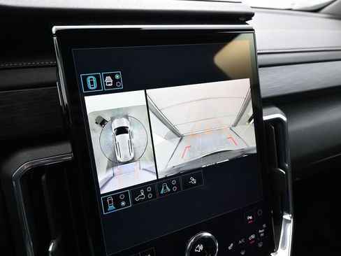 Used 2025 GMC Acadia Elevation image 15