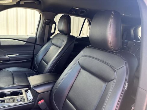 Used 2020 Ford Explorer XLT w/ Equipment Group 202A image 23
